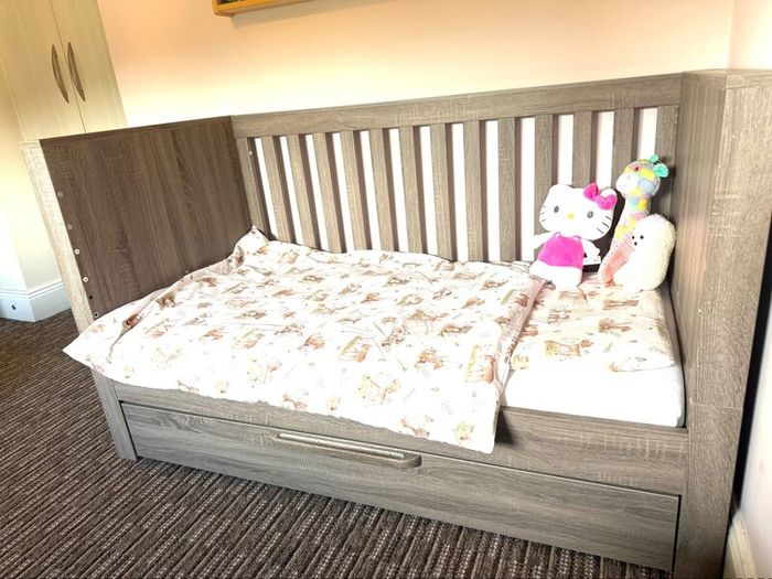 Franklin cot/daily bed + mattress