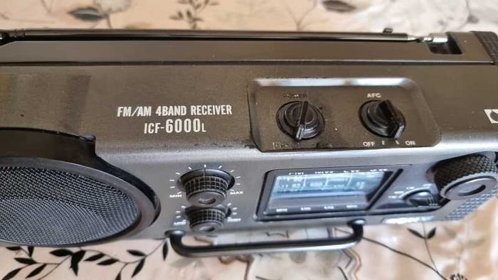 From 1976 Sony Radio ICF-6000L, Working good, tested.