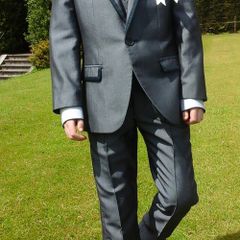 Gorgeous 1880 Club .. Boys Communion Suit with Waistcoat, Shirt, Tie and leather Belt (age 7-8yrs )