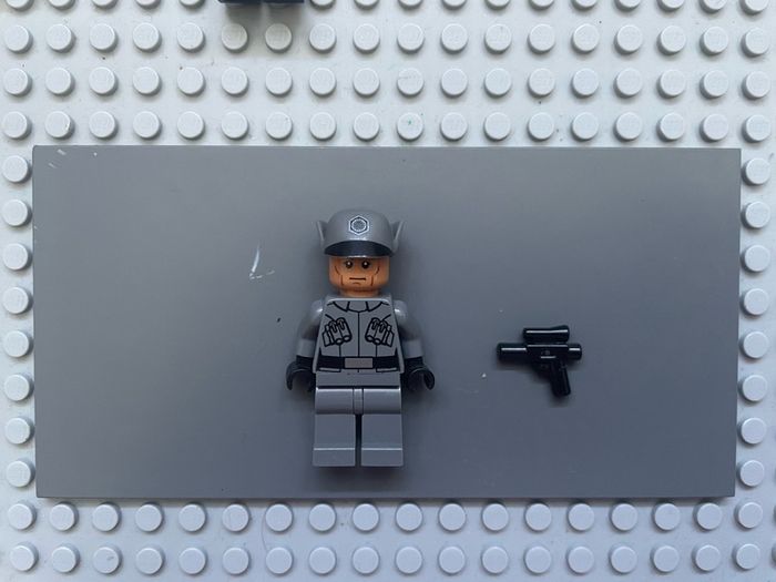 lego star wars sw0670 First Order Officer (Lieutenant / Captain) minifigure- Male