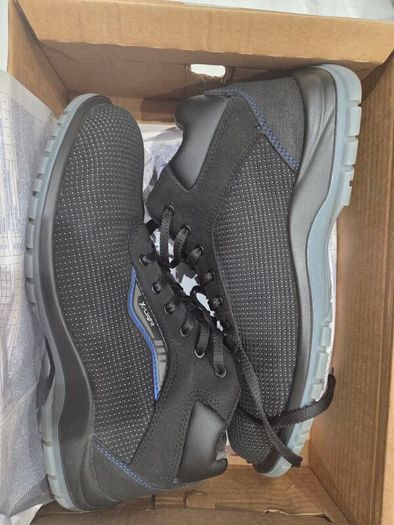 Safety shoes