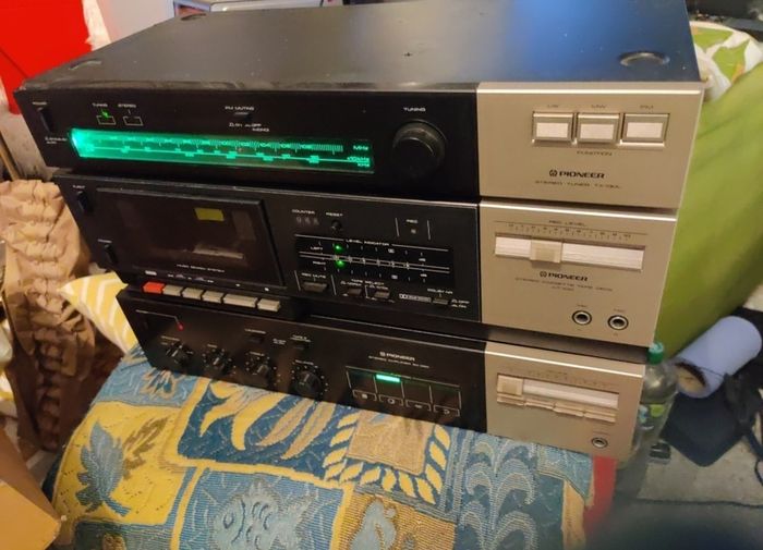 pioneer Amplifier, tape cassette tape and Radio player for repair or parts