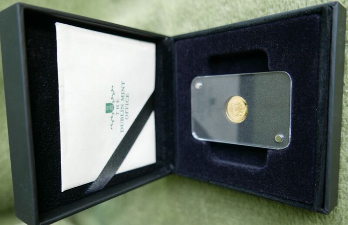 24Ct Gold Coin Padraig  Pearse commemorative gold coin issued by Gibraltar with Queen Elizabeth II obverse