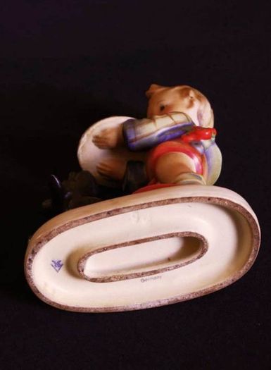 Hummel Rare 6"/15.25cm Figurine