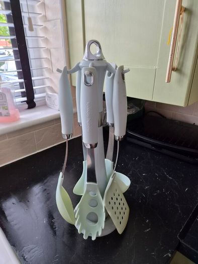 Morphy Richards utensil set