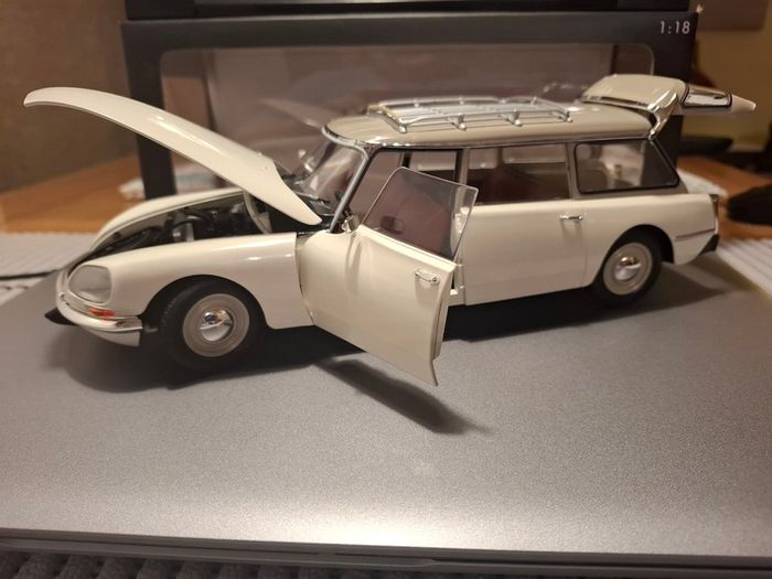 Citroen DS 21 Break 1970 White/Grey - Norev - 1:18 - New in Box