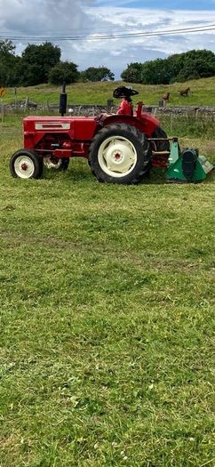 International B414 and loader