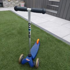 Kids micro mini scooter in blue