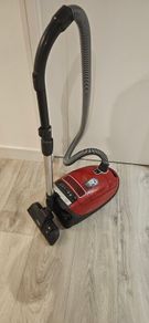I repair a Miele vacuum cleaner.