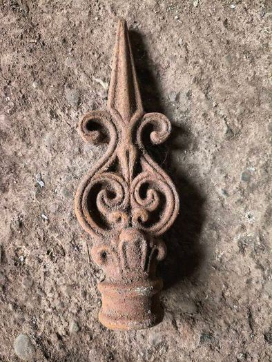 decorative iron gate tips
