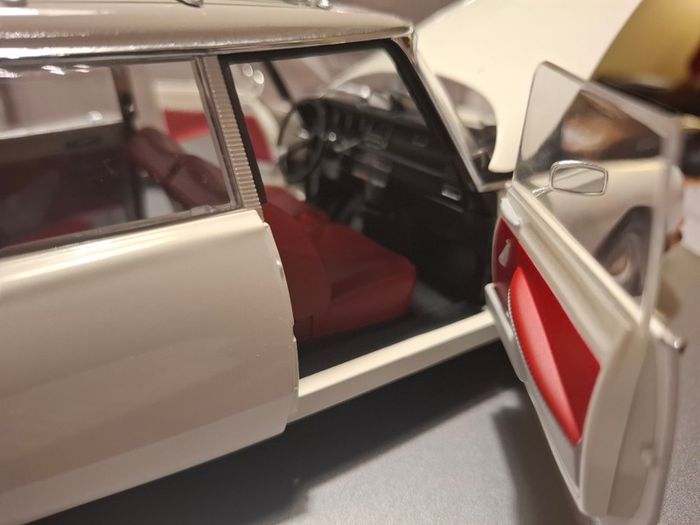 Citroen DS 21 Break 1970 White/Grey - Norev - 1:18 - New in Box