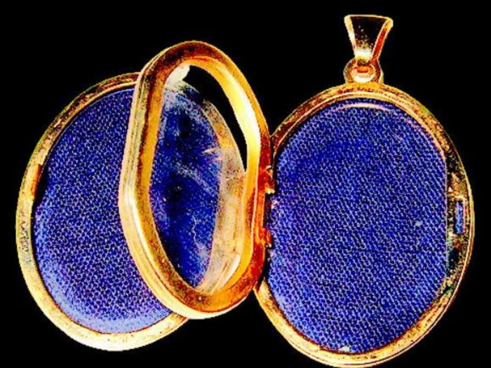 Vintage 9ct Gold Treble Section Locket