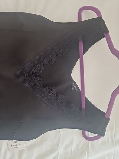 New Lisa& Co black cami top