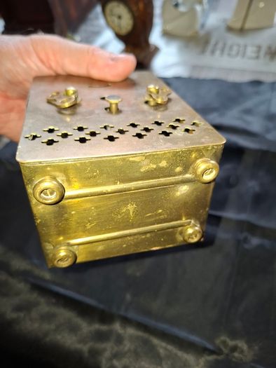 Antique French Carriage Clock Tischuhr Era Likely dating from 1880 to 1900 Material Brass Casing with a white dial and black numerals,