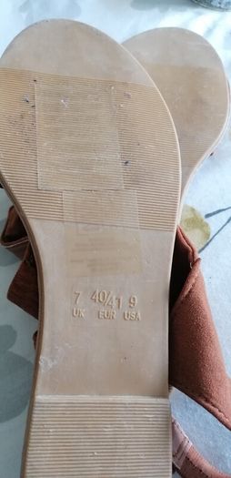 sandles suit size 6 marked 7 but small fitting