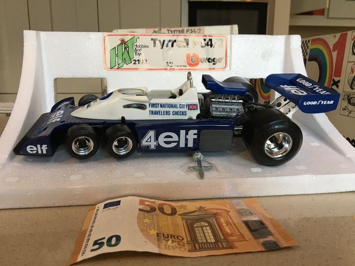 Model Car Burago Tyrrell P34/2 Scale 1/14 Burago