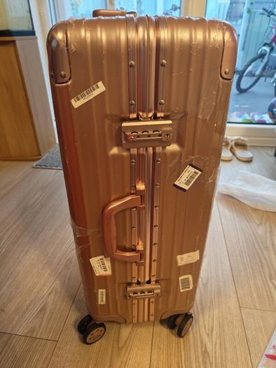Rose gold aluminium-frame hard-shell suitcases (Rimowa style)