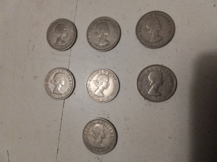7.UK One Shilling Coins.
