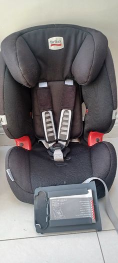 3 Car Seats Maxi-Cosi and Britax