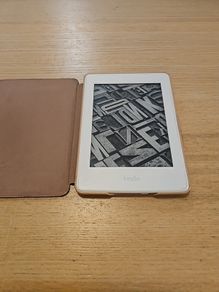 Kindle Paperwhite 7th Gen with Ads