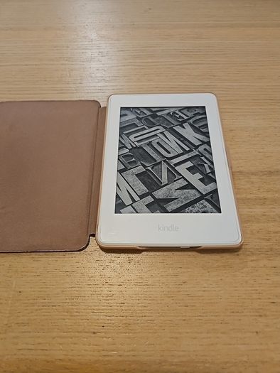 Kindle Paperwhite 7th Gen with Ads