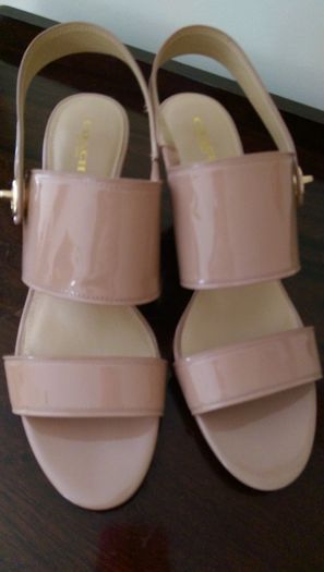 Coach Patent Nude Tone Sandels