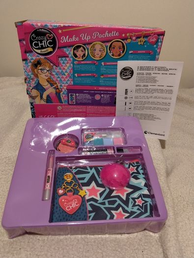 Crazy Chic Beauty Make Up Pochette Play set, new in box