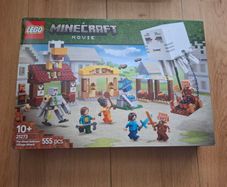 LEGO Minecraft MOVIE 21273 The Ghast Balloon Village Attack
