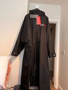 Coat: Brand New Dry Robe Suitable For Outdoors