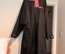 Coat: Brand New Dry Robe Suitable For Outdoors