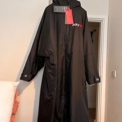Coat: Brand New Dry Robe Suitable For Outdoors