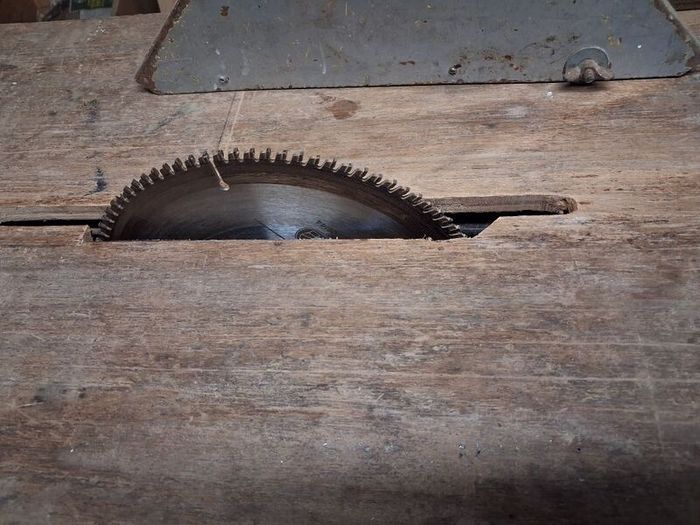 table saw  vwry large