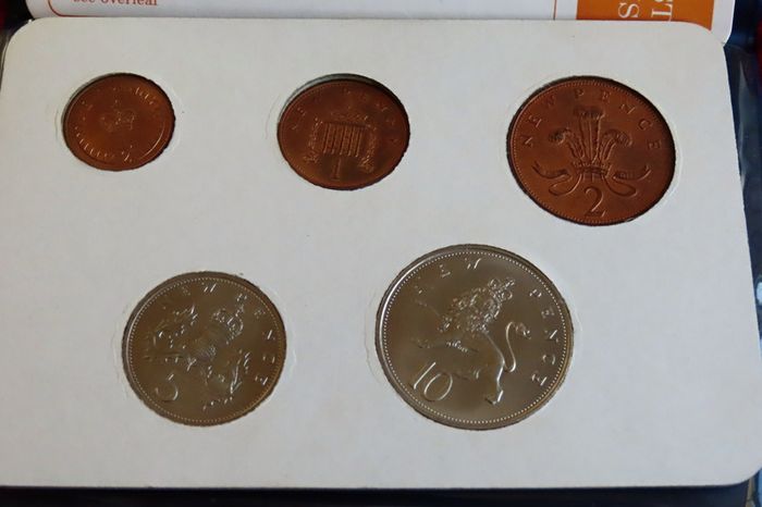 Collectors lot Vintage UK coins sets & coin stamp covers