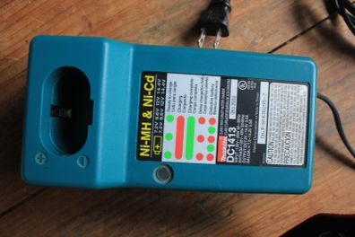 Makita 14.4v Charger (110v)