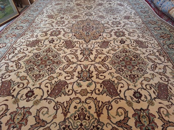 3m x 2m woven Persian Heriz rug
