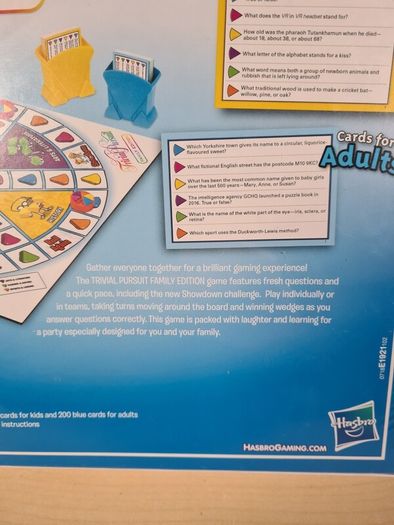 Trivial pursuit family edition board game Hasbro 2017 ages 8+