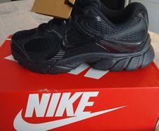 Nike V5 Trainers Brand New Size 6