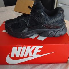 Nike V5 Trainers Brand New Size 6