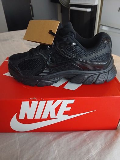 Nike V5 Trainers Brand New Size 6