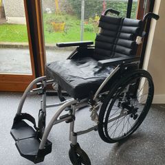 Manual wheelchair (Perfect Condition)