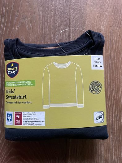 sweatshirt navy colour 10-12 y brand new