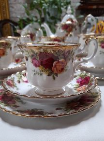 Royal Albert "Country Roses " trio