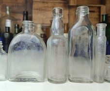 495 - Set of 6 Vintage Clear Glass Screw Cork Top Collectible Decorative Bottles and Jars