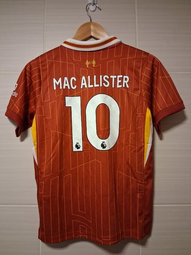 Liverpool Jersey and Shorts Set. Liverpool FC Home Kit.Age 9 to 11 Yesrs. Collect In Dublin Or Receive Via Post.