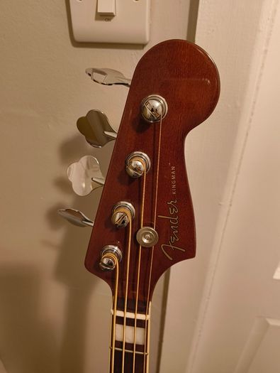 Fender Kingman acoustic bass with pickup
