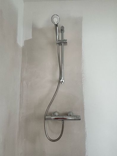 Thermostatic shower