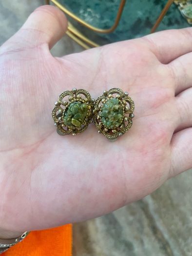 Gold tone women jewellery set