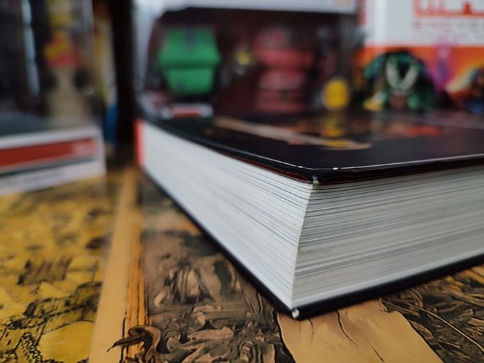 Tattoo Sourcebook: Pick and Choose from Thousands of the Hottest Tattoo Designs ! 520 Pages ! 2009 ! by Harper Collins !
