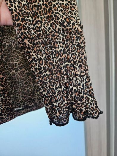 Leopard print top