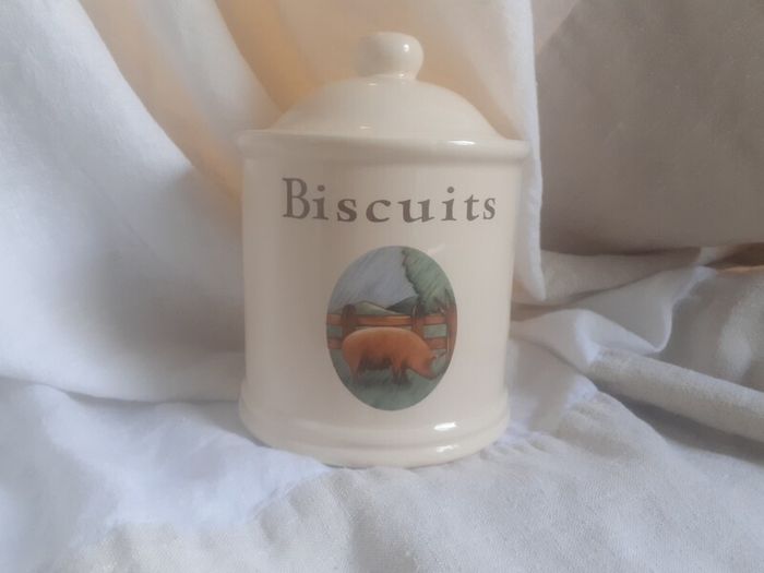 Vintage Farmhouse  Biscuit Jar.